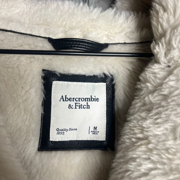 Abercrombie & Fitch Cropped Vegan Leather Sherpa oversized Jacket Size Medium - Picture 3 of 9